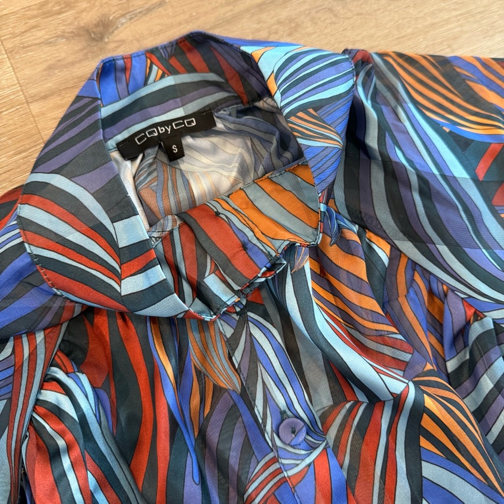 Colorful Abstract Top - Picture 3 of 5